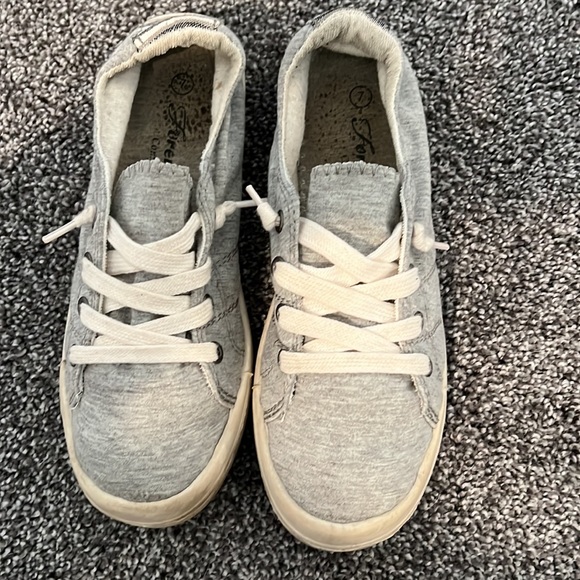 Womens grey canvas slip on sneakers size 7 - Picture 2 of 12